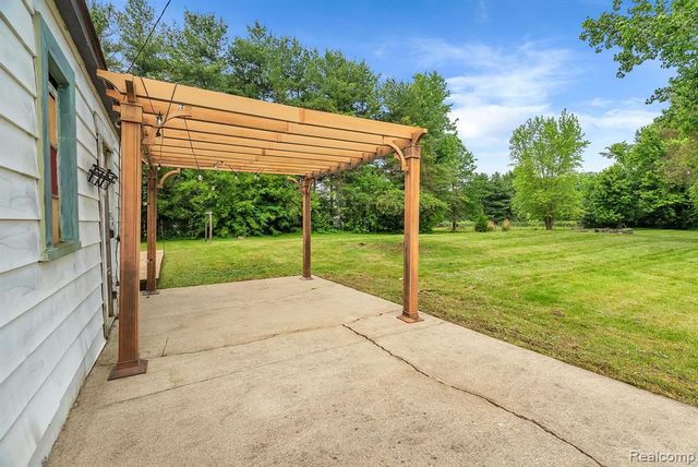 30930 Pennsylvania Road, Romulus, MI 48174