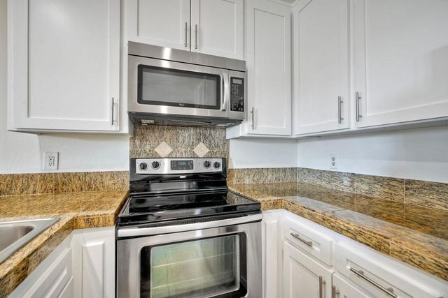 2251 Altisma Way 202, Carlsbad, CA 92009