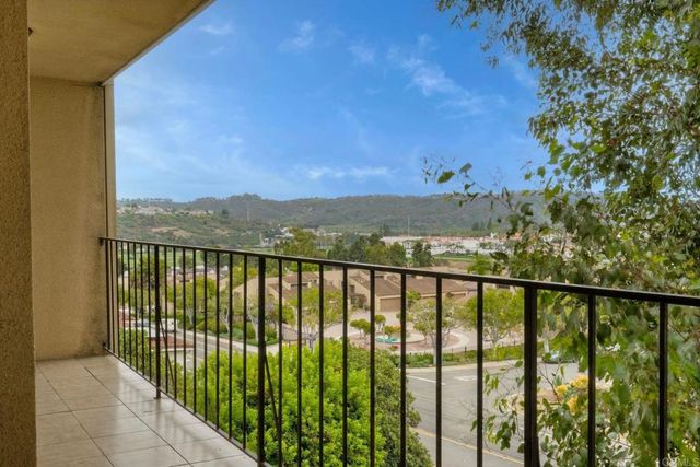 2251 Altisma Way 202, Carlsbad, CA 92009