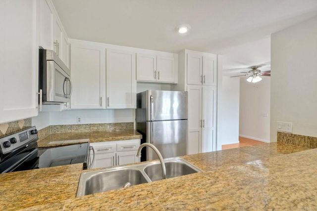 2251 Altisma Way 202, Carlsbad, CA 92009