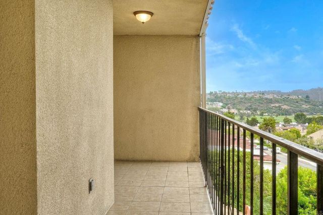 2251 Altisma Way 202, Carlsbad, CA 92009