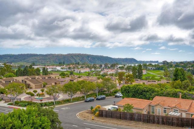2251 Altisma Way 202, Carlsbad, CA 92009