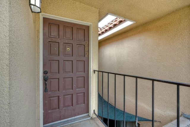 2251 Altisma Way 202, Carlsbad, CA 92009
