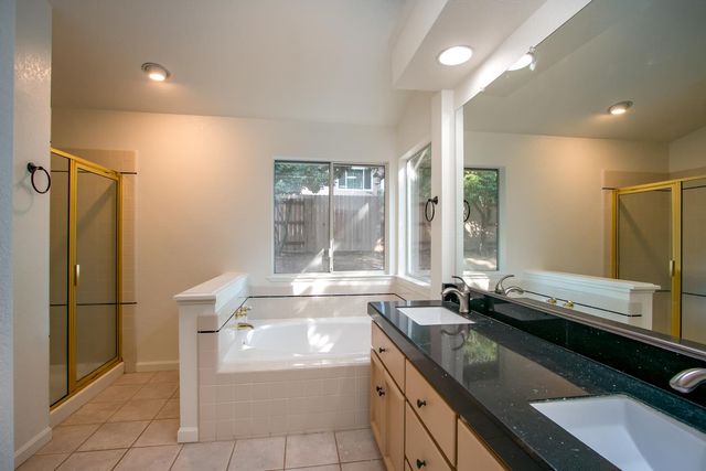 126 Manseau Dr, Folsom, CA 95630