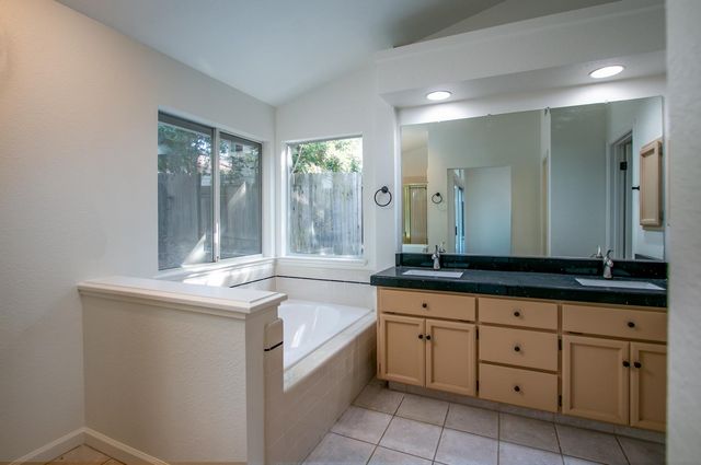 126 Manseau Dr, Folsom, CA 95630