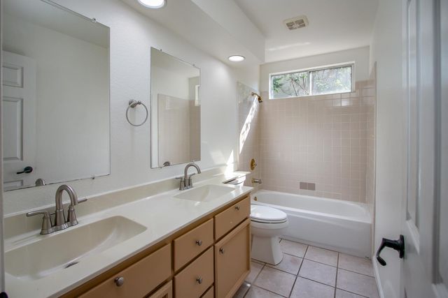 126 Manseau Dr, Folsom, CA 95630