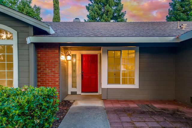 126 Manseau Dr, Folsom, CA 95630
