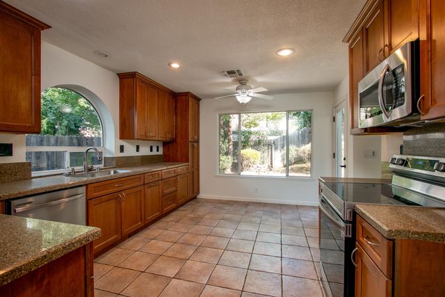 126 Manseau Dr, Folsom, CA 95630