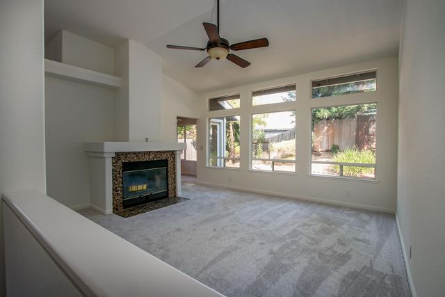 126 Manseau Dr, Folsom, CA 95630