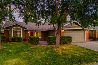 126 Manseau Dr, Folsom, CA 95630