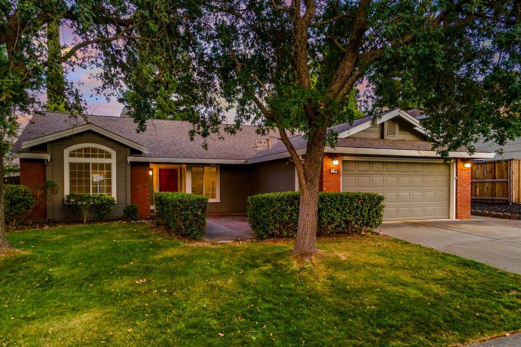 126 Manseau Dr, Folsom, CA 95630
