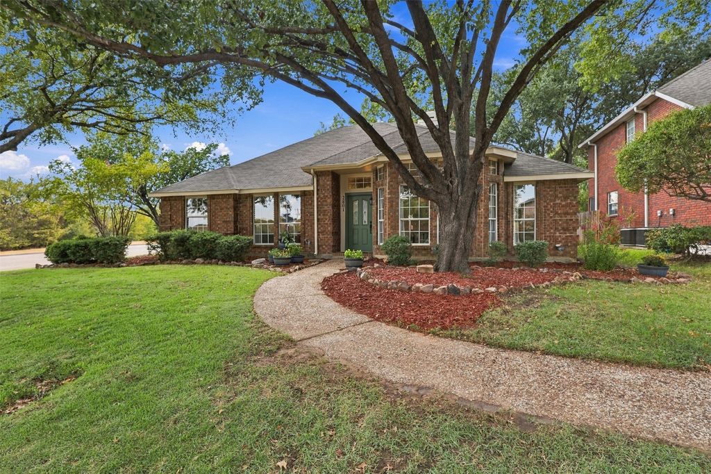 2801 Buena Vista Court, Carrollton, TX 75007 — exterior