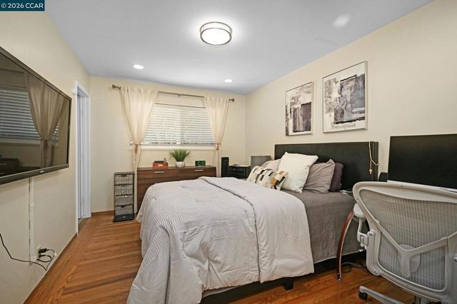 933 Santa Lucia Dr, Pleasant Hill, CA 94523