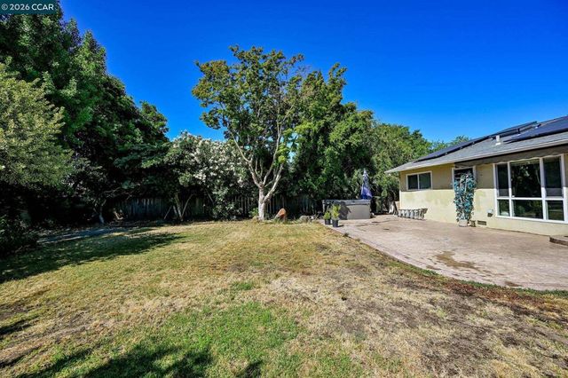 933 Santa Lucia Dr, Pleasant Hill, CA 94523