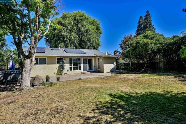 933 Santa Lucia Dr, Pleasant Hill, CA 94523