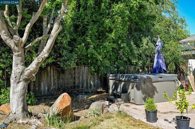933 Santa Lucia Dr, Pleasant Hill, CA 94523