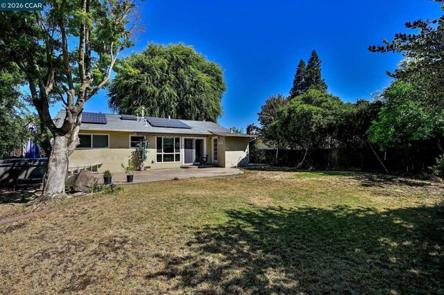 933 Santa Lucia Dr, Pleasant Hill, CA 94523