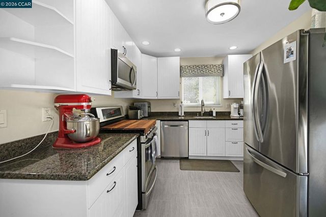 933 Santa Lucia Dr, Pleasant Hill, CA 94523