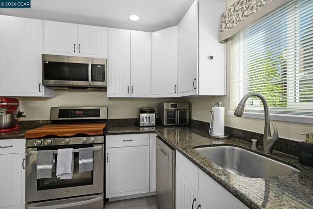 933 Santa Lucia Dr, Pleasant Hill, CA 94523