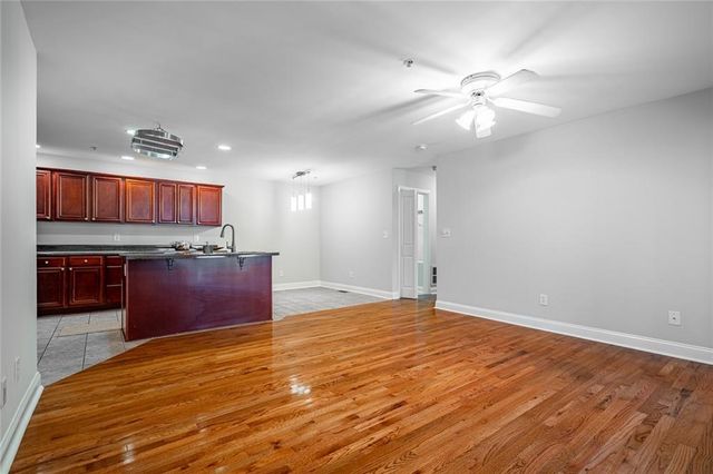 402 Madison SE Lane 402, Smyrna, GA 30080