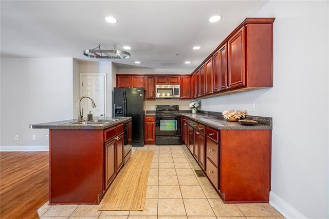 402 Madison SE Lane 402, Smyrna, GA 30080