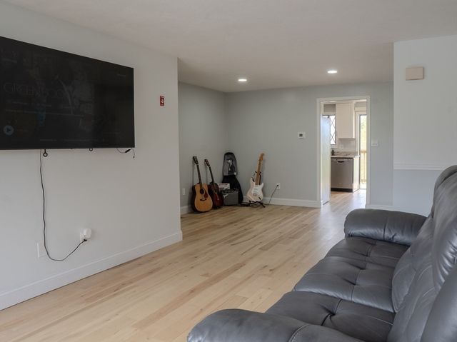 2 Sterling Ln 2, Haverhill, MA 01835