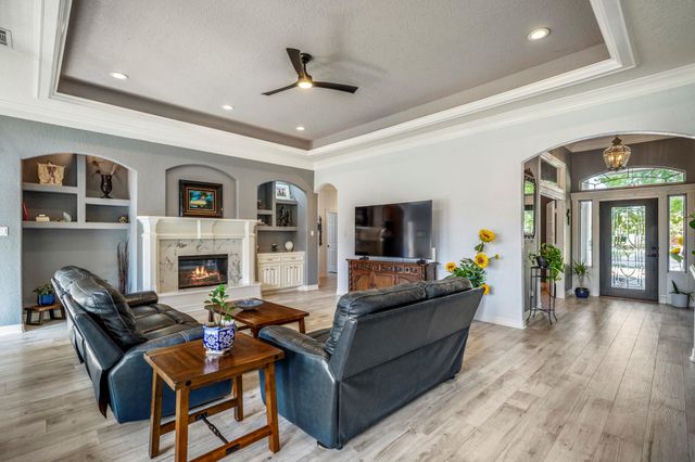 1 Lake Estates Court, Montgomery, TX 77356