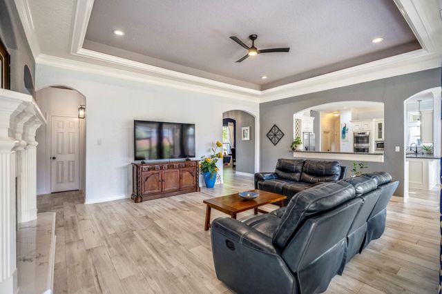 1 Lake Estates Court, Montgomery, TX 77356