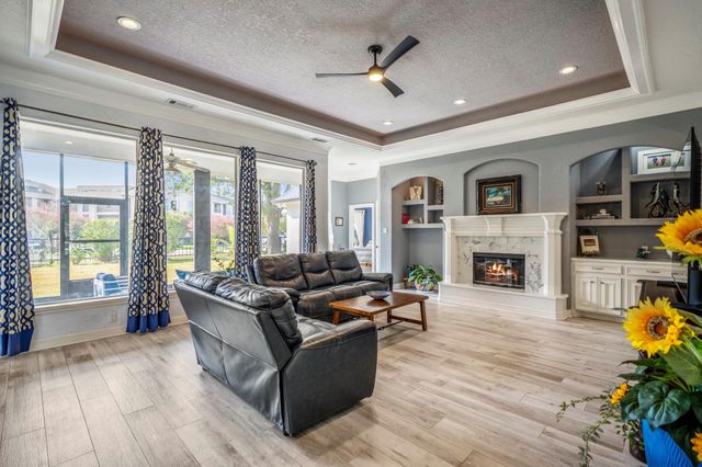 1 Lake Estates Court, Montgomery, TX 77356