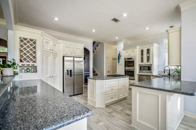 1 Lake Estates Court, Montgomery, TX 77356