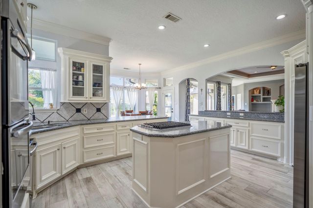 1 Lake Estates Court, Montgomery, TX 77356