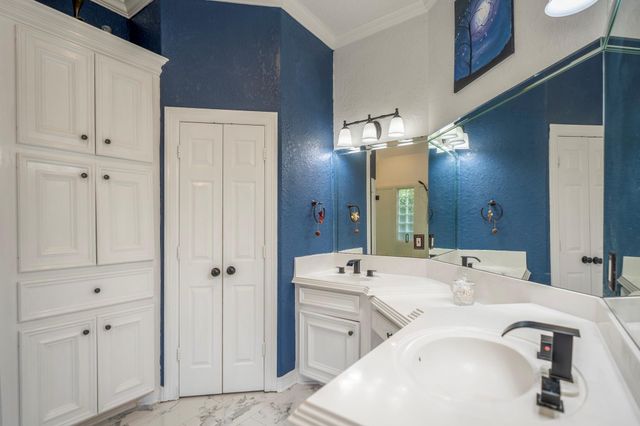 1 Lake Estates Court, Montgomery, TX 77356