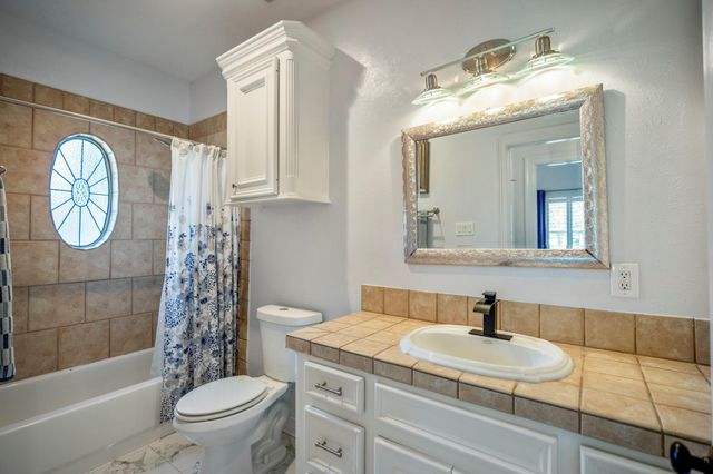 1 Lake Estates Court, Montgomery, TX 77356