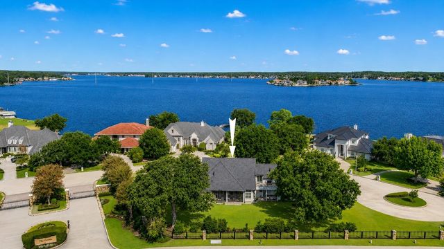 1 Lake Estates Court, Montgomery, TX 77356
