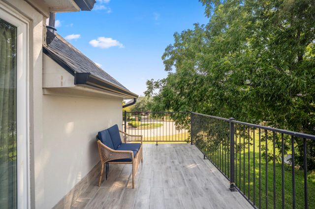 1 Lake Estates Court, Montgomery, TX 77356