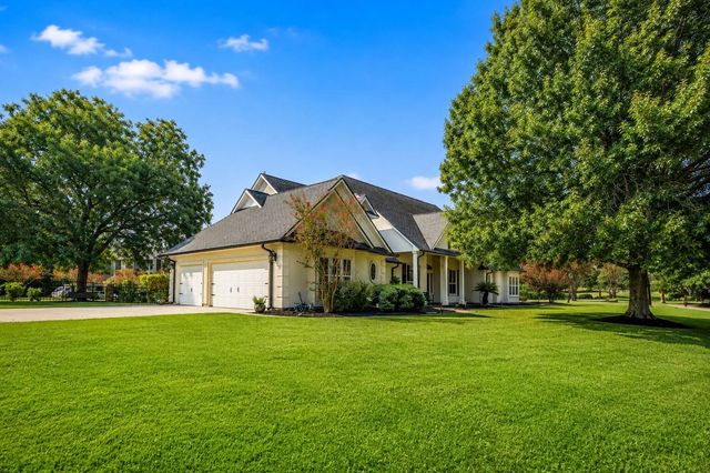 1 Lake Estates Court, Montgomery, TX 77356