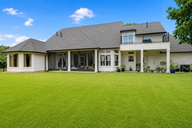 1 Lake Estates Court, Montgomery, TX 77356