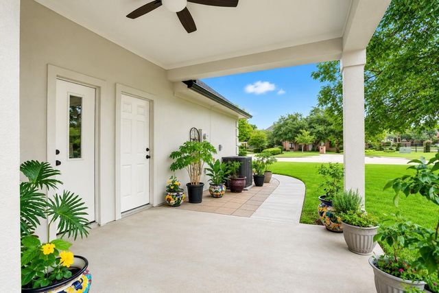 1 Lake Estates Court, Montgomery, TX 77356