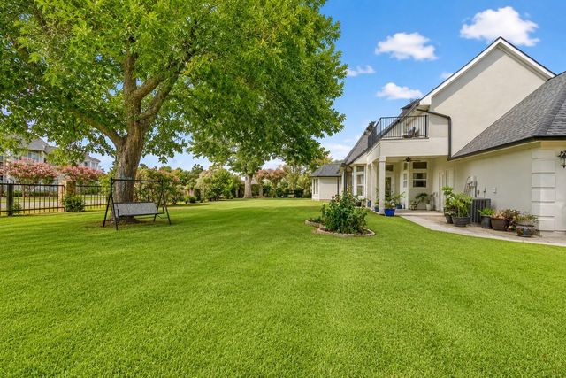 1 Lake Estates Court, Montgomery, TX 77356