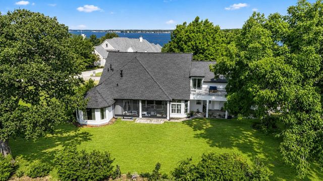 1 Lake Estates Court, Montgomery, TX 77356