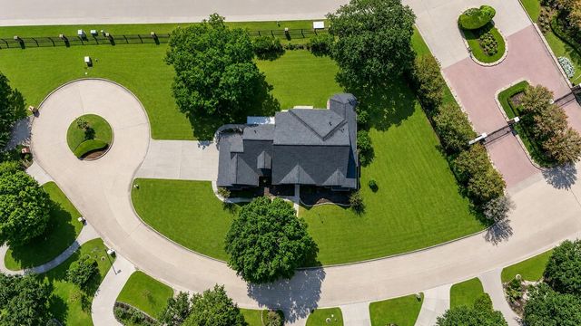 1 Lake Estates Court, Montgomery, TX 77356