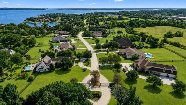 1 Lake Estates Court, Montgomery, TX 77356