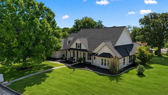 1 Lake Estates Court, Montgomery, TX 77356