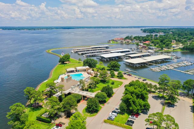 1 Lake Estates Court, Montgomery, TX 77356