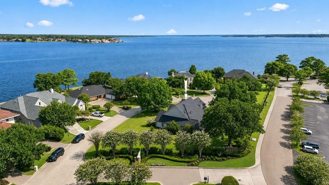 1 Lake Estates Court, Montgomery, TX 77356