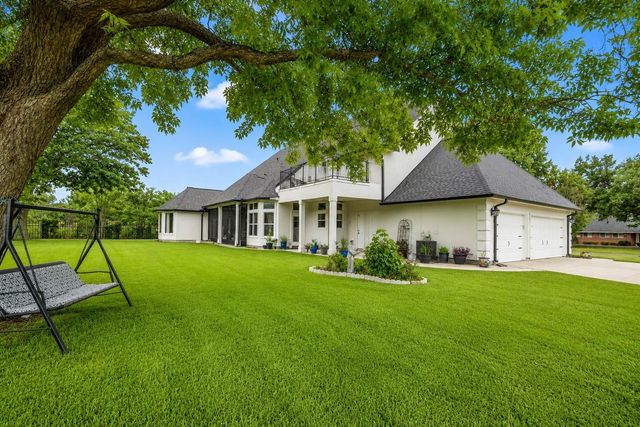 1 Lake Estates Court, Montgomery, TX 77356