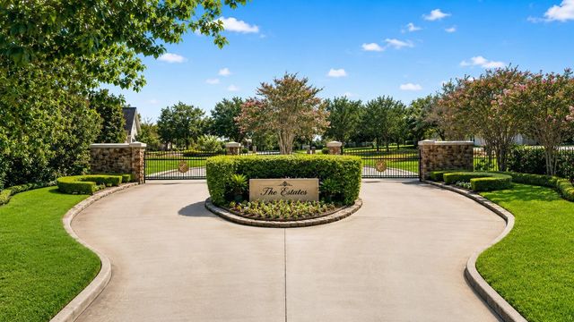 1 Lake Estates Court, Montgomery, TX 77356
