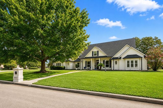 1 Lake Estates Court, Montgomery, TX 77356