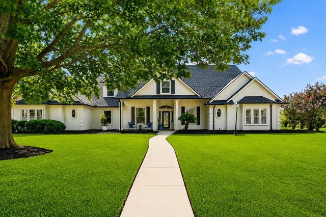 1 Lake Estates Court, Montgomery, TX 77356