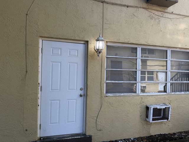 1004 NW 2nd Street 2, Fort Lauderdale, FL 33311